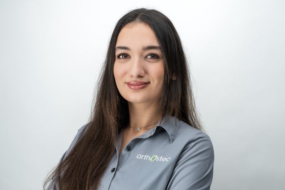 Golnaz Akhondi